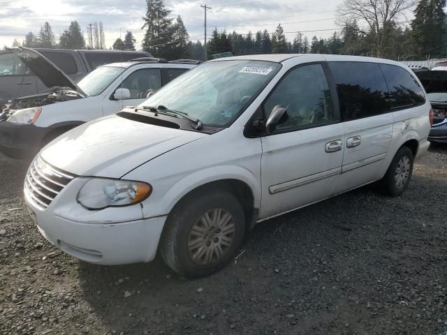 2005 Chrysler Town & Country LX