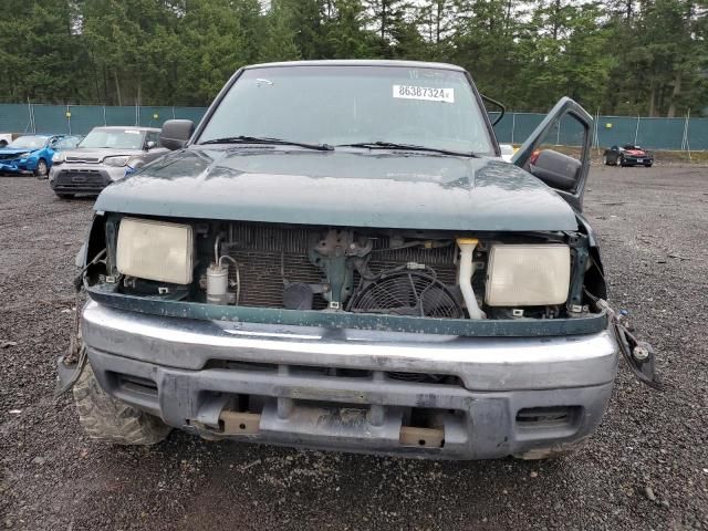 2000 Nissan Frontier Crew Cab XE