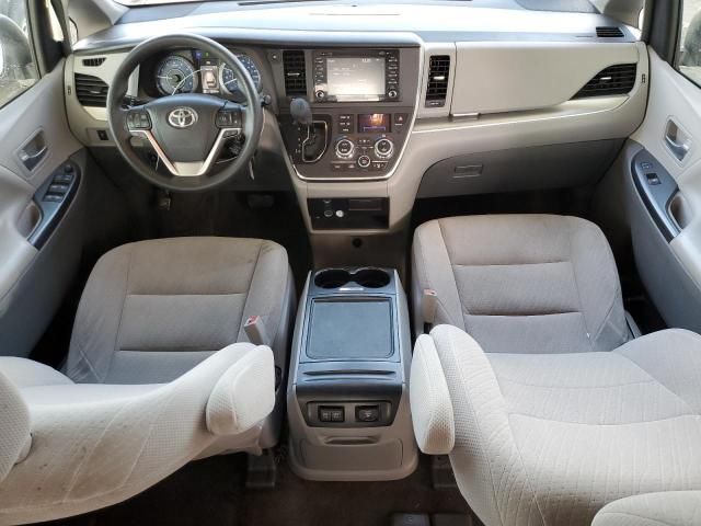 2018 Toyota Sienna LE