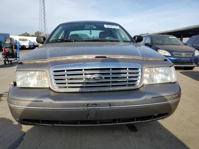 2004 Ford Crown Victoria LX