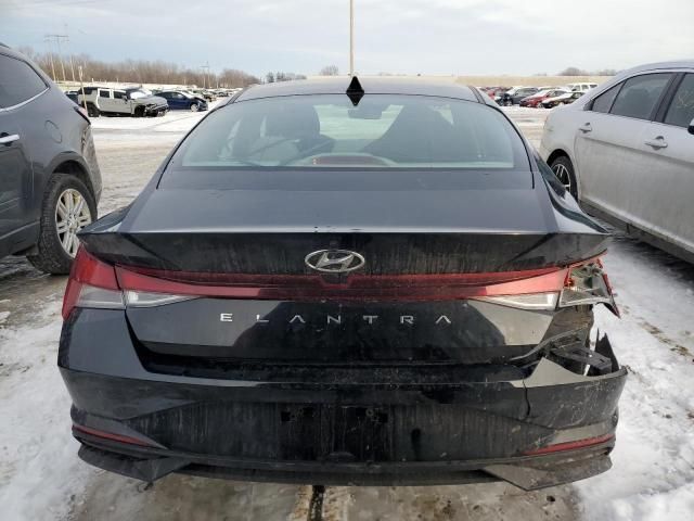 2022 Hyundai Elantra SE