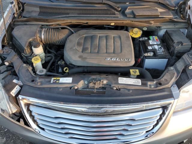 2016 Chrysler Town & Country Touring