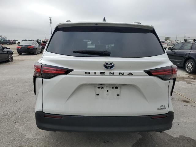 2022 Toyota Sienna XLE