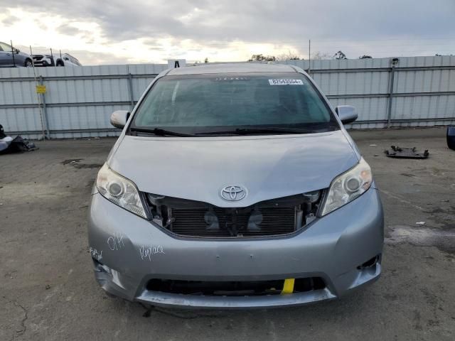 2016 Toyota Sienna LE