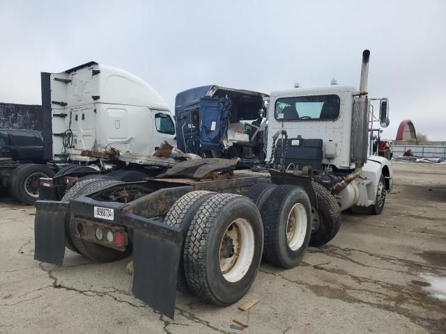 2002 Peterbilt 385