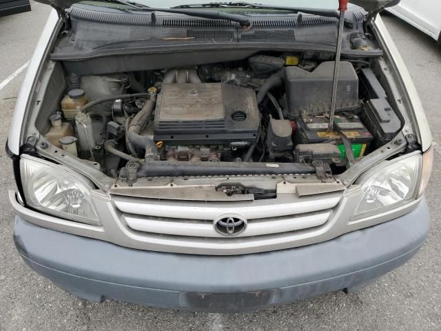 2002 Toyota Sienna LE