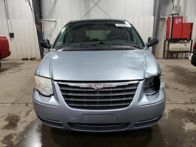 2006 Chrysler Town & Country LX