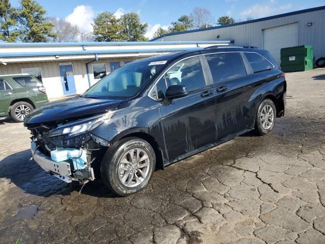 2023 Toyota Sienna LE