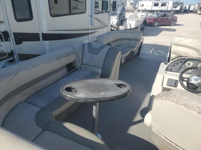 2018 Suncruiser Pontoon