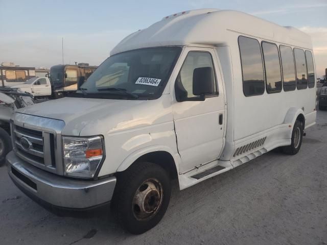 2011 Ford Econoline E350 Super Duty Cutaway Van