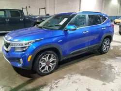 KIA Vehiculos salvage en venta: 2022 KIA Seltos SX