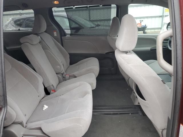 2016 Toyota Sienna LE