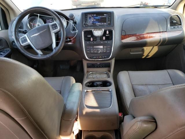 2014 Chrysler Town & Country Touring L