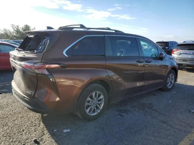 2022 Toyota Sienna LE