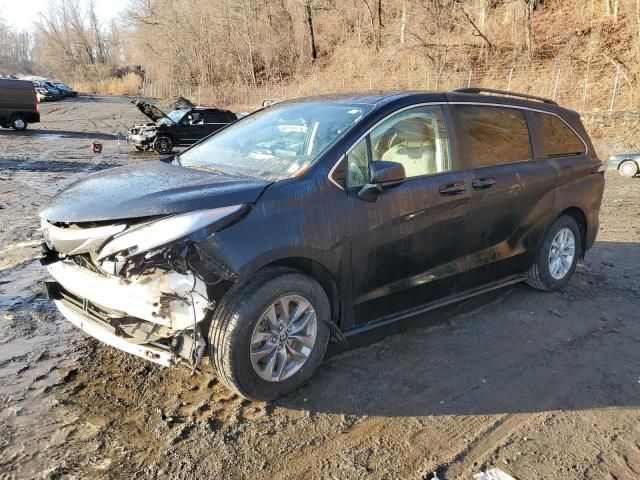 2023 Toyota Sienna LE