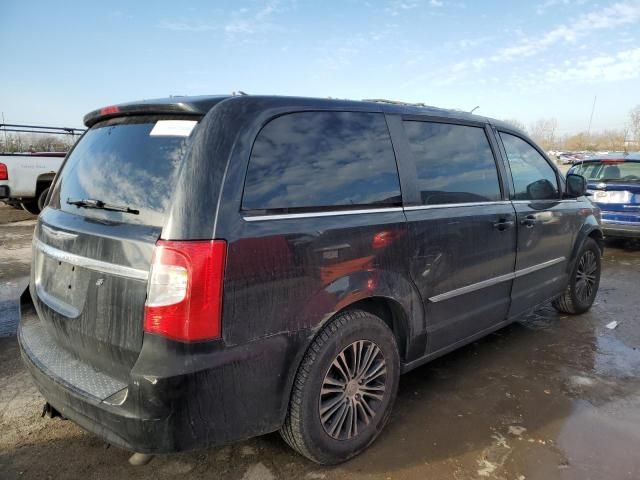 2013 Chrysler Town & Country S