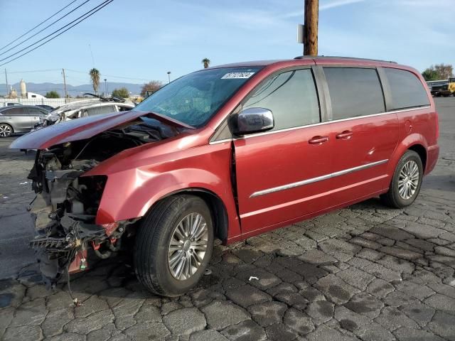 2014 Chrysler Town & Country Touring L