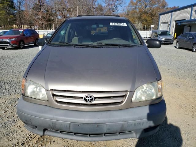 2003 Toyota Sienna LE