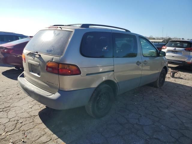 2000 Toyota Sienna LE