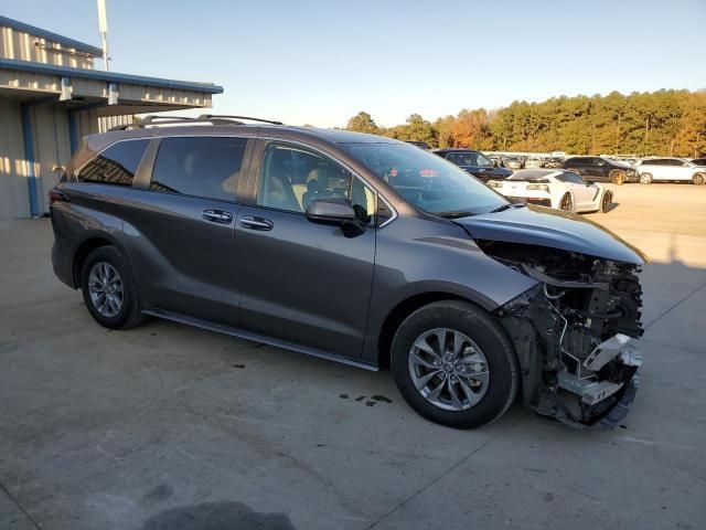 2022 Toyota Sienna XLE