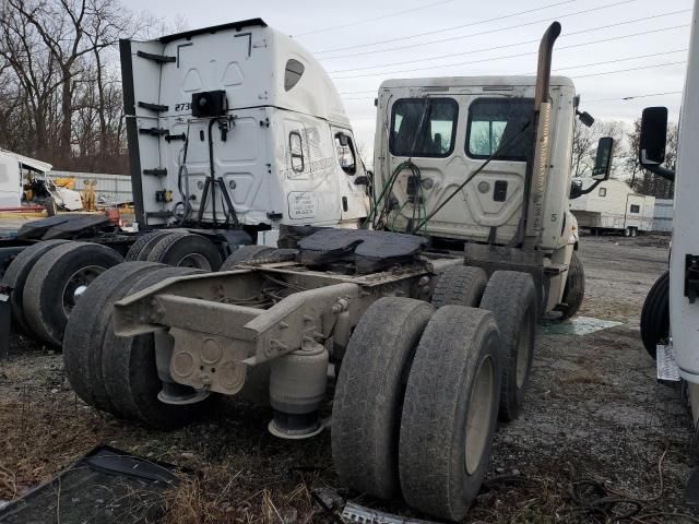 2012 Freightliner Cascadia 125