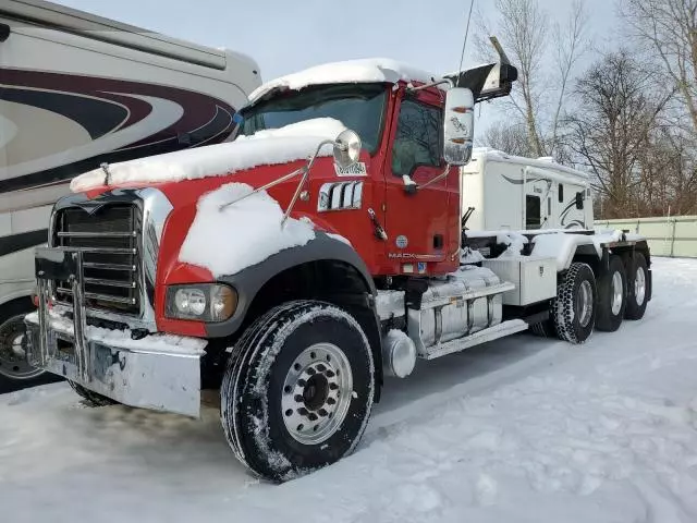 2018 Mack 700 GU700