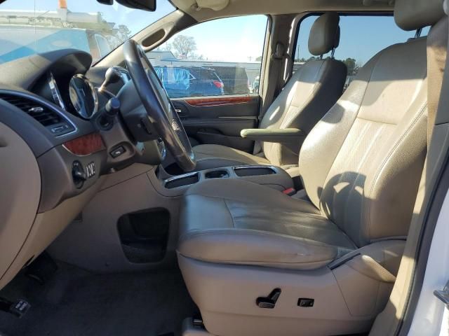 2014 Chrysler Town & Country Touring L