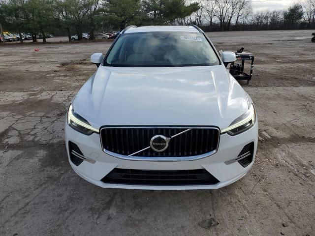 2022 Volvo XC60 B5 Momentum