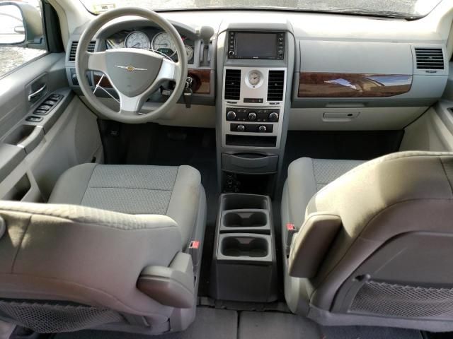 2009 Chrysler Town & Country LX