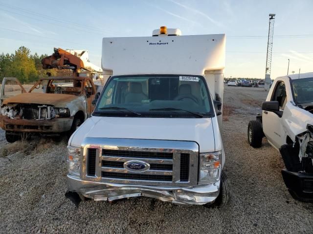 2024 Ford Econoline E450 Super Duty Cutaway Van