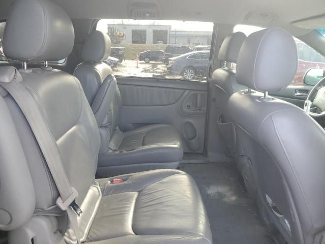 2004 Toyota Sienna XLE