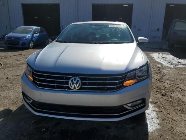 2016 Volkswagen Passat SE