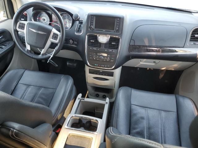 2014 Chrysler Town & Country Touring L