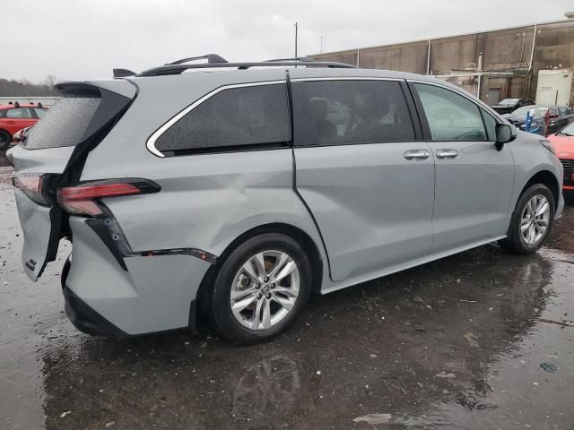 2022 Toyota Sienna XLE