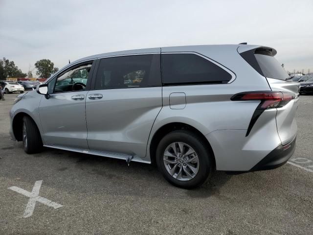 2022 Toyota Sienna XLE