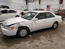 Carros salvage a la venta en subasta: 1998 Toyota Camry LE