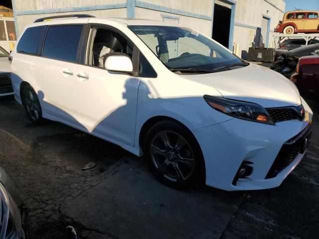 2019 Toyota Sienna SE