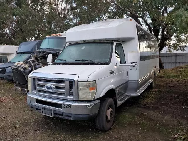 2009 Ford Econoline E450 Super Duty Cutaway Van