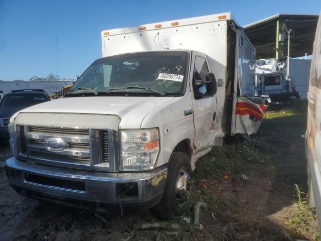 2018 Ford Econoline E450 Super Duty Cutaway Van