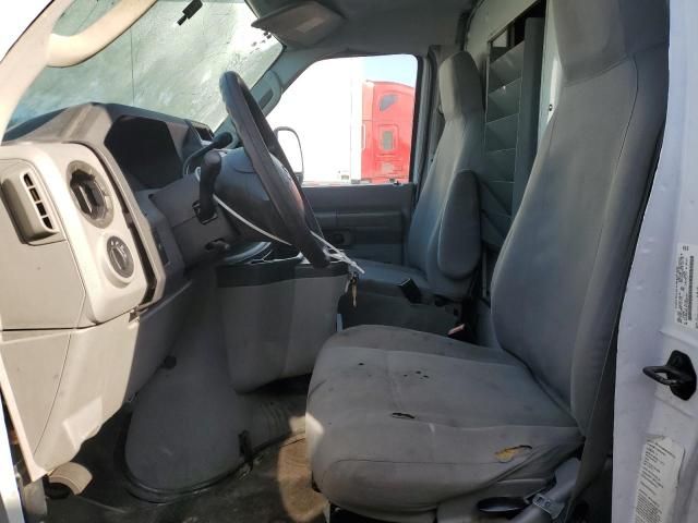 2012 Ford Econoline E350 Super Duty Cutaway Van