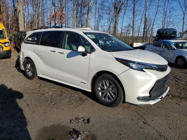 2021 Toyota Sienna XLE