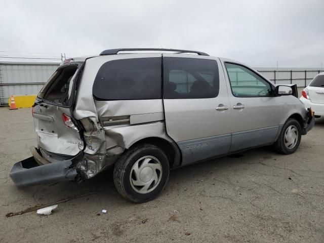 2001 Toyota Sienna LE