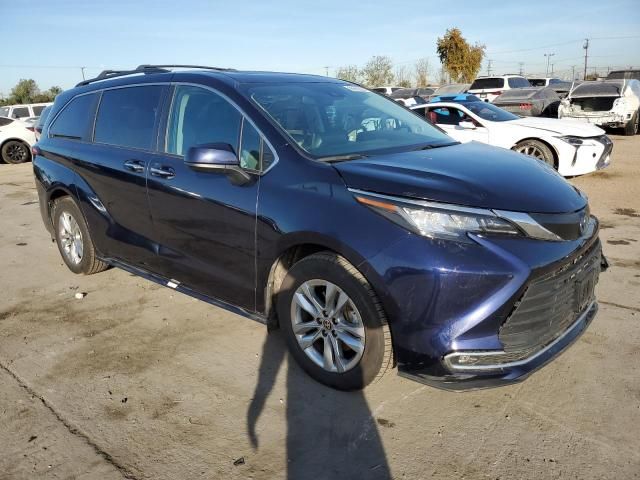 2022 Toyota Sienna XLE