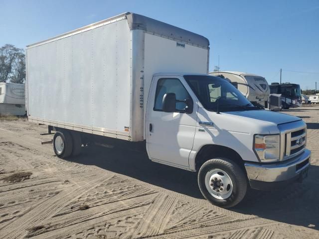 2018 Ford Econoline E350 Super Duty Cutaway Van