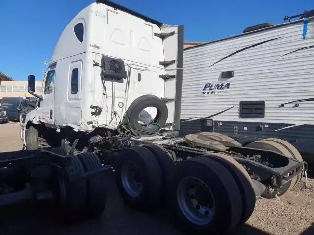 2020 Freightliner Cascadia 126