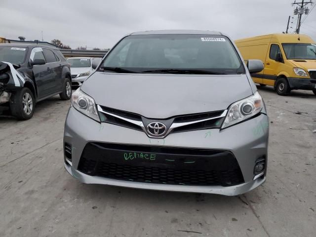 2017 Toyota Sienna XLE