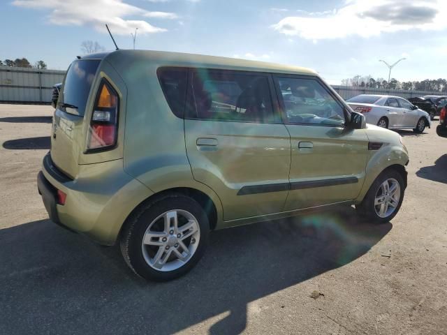 2010 KIA Soul +