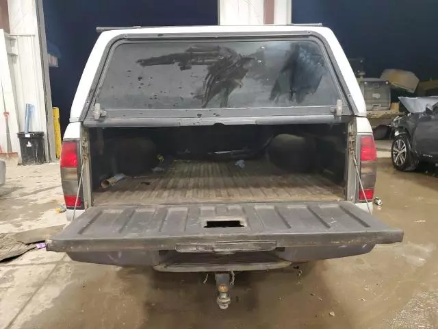 2004 Nissan Frontier Crew Cab XE V6