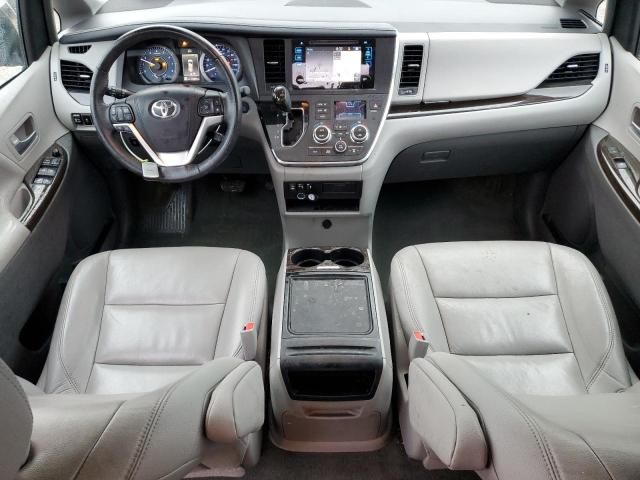 2017 Toyota Sienna XLE