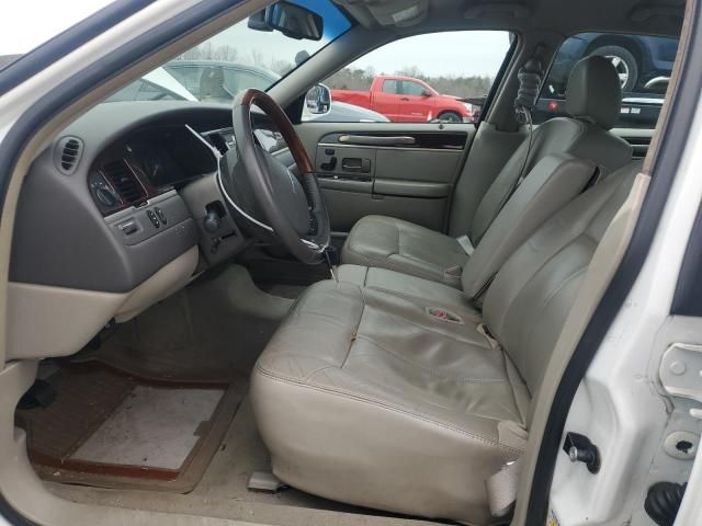 2010 Lincoln Town Car Signature Limited